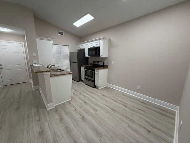 Photo - ANNUAL RENTAL - 1 BED / 1 BATH AT OASIS