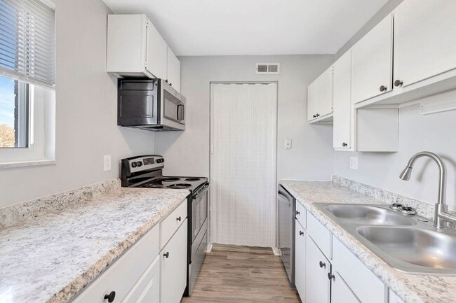 Photo - The Flats at Sycamore Creek at Miamisburg,...