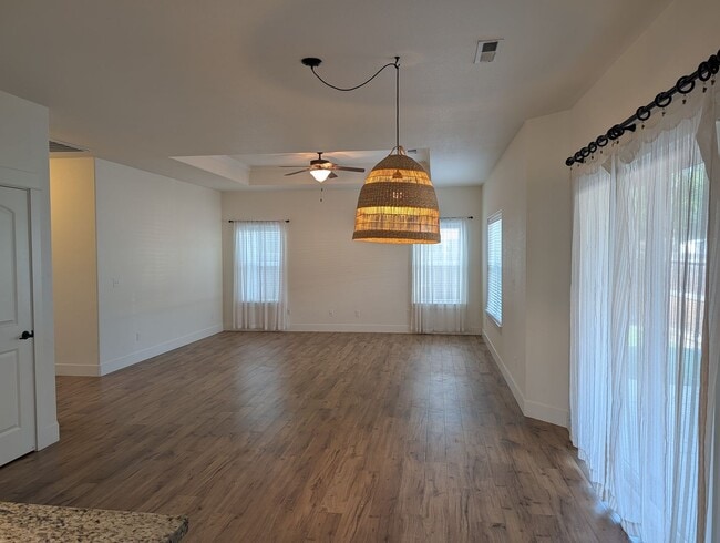 Photo - 1500 Darlene Dr