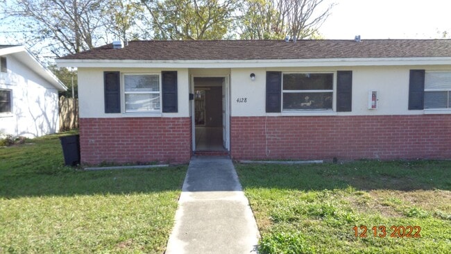 Building Photo - 2/1 Apartment in New Port Richey