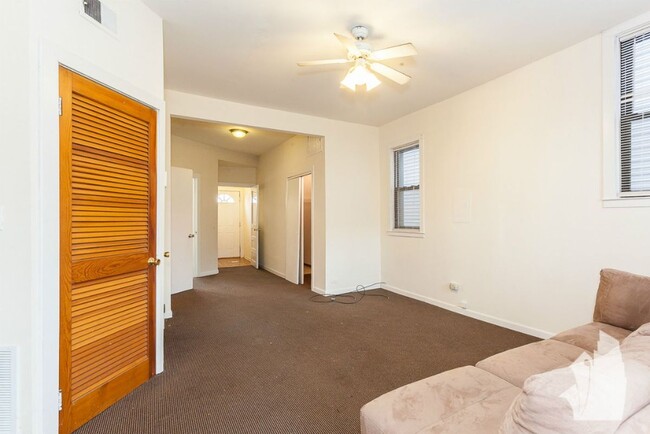 Photo - 2254 N Southport Ave Unidad 2