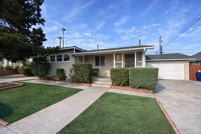 Photo - 5BR/2BA with Private Yard!