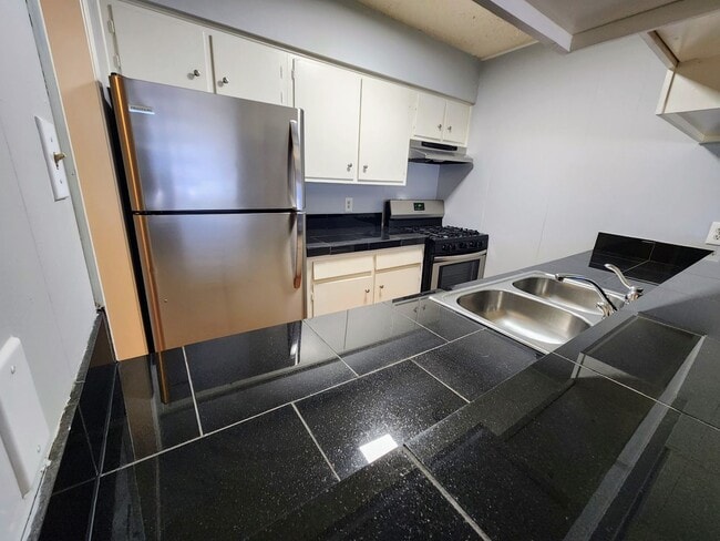 Photo - 608 W 51st St Unit #101