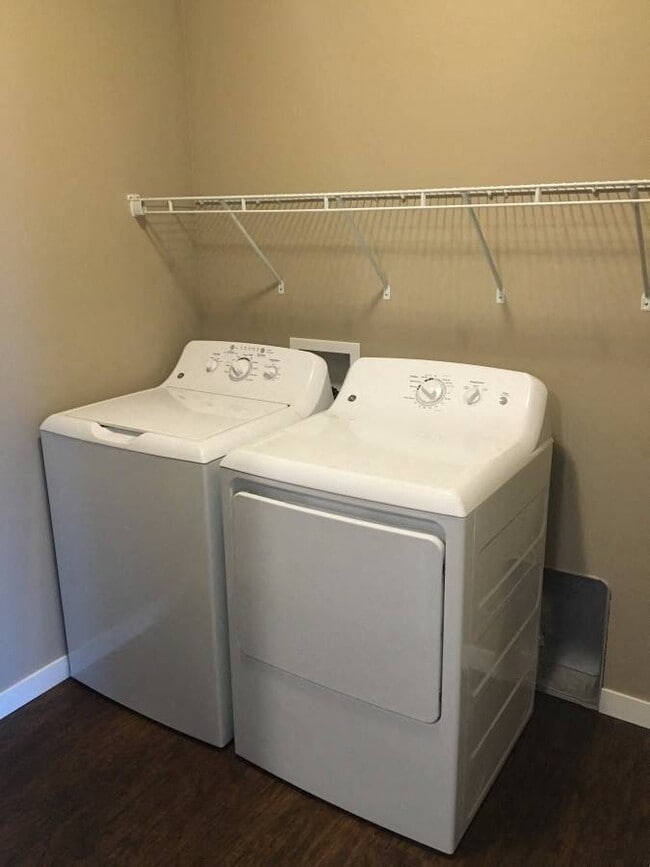 Courtyard Washer/Dryer - Courtyard Apartments