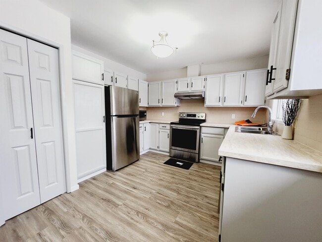 Photo - 3432-3442 42 St NW