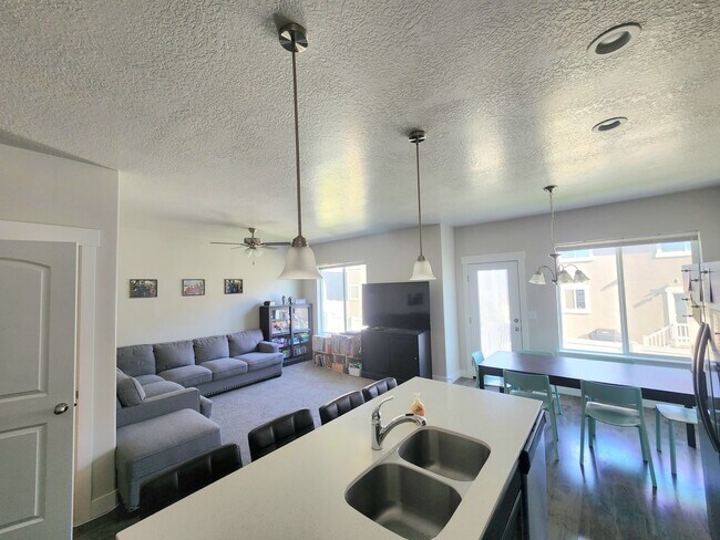 Photo - 3982 W 1650 N