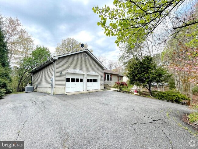 Building Photo - 2713 Cove Point Rd Rental