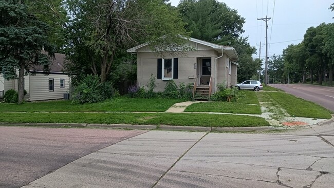 Avenida Primavera - 1801 S Spring Ave