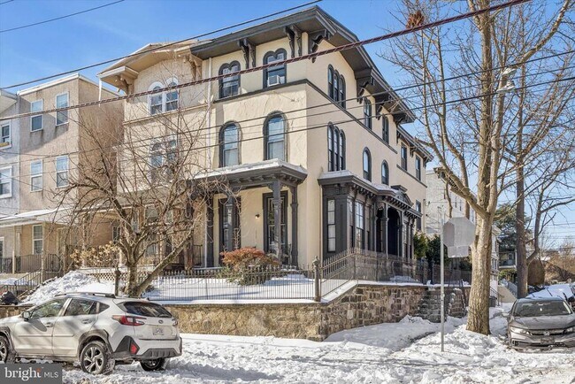 Building Photo - 418 N 32nd St