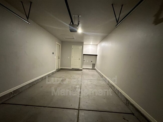 Photo - 4600 Loch Ln