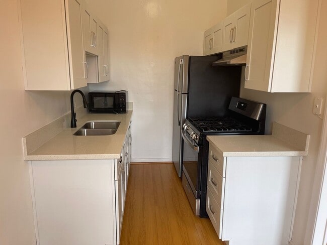 Photo - Studio Vacancy Unit 305