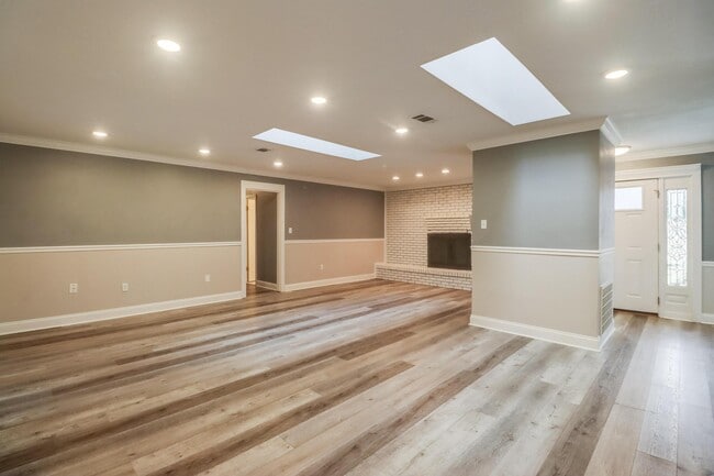 Photo - 15744 Parkwood Dr S