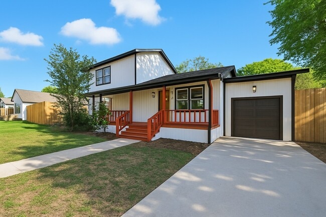 Building Photo - 508 W White Ave