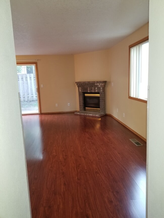 Building Photo - 3933 SW Pinewood Way Rental
