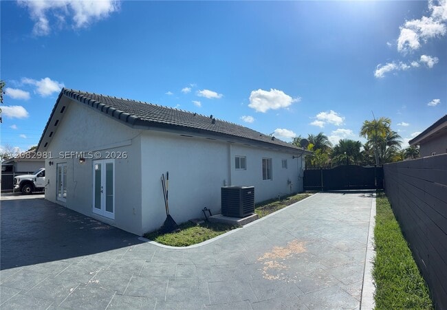 Photo - 709 SE 13th Cir