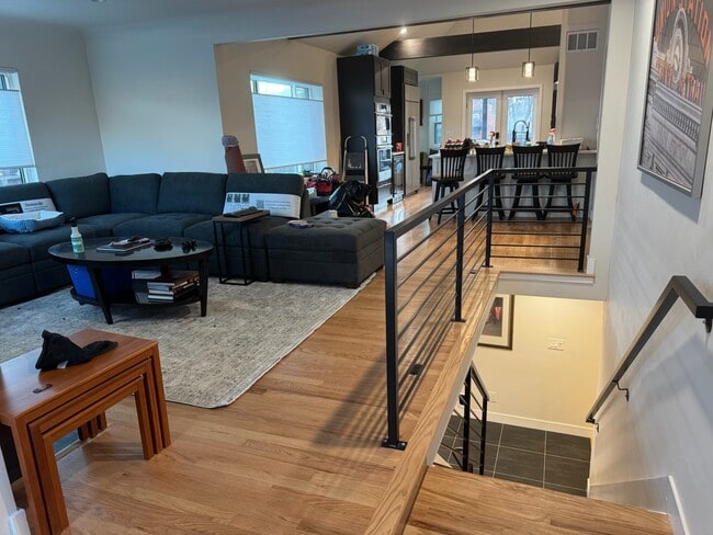 Photo - 4565 King St