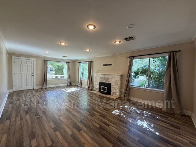 Photo - 337 W 200 N