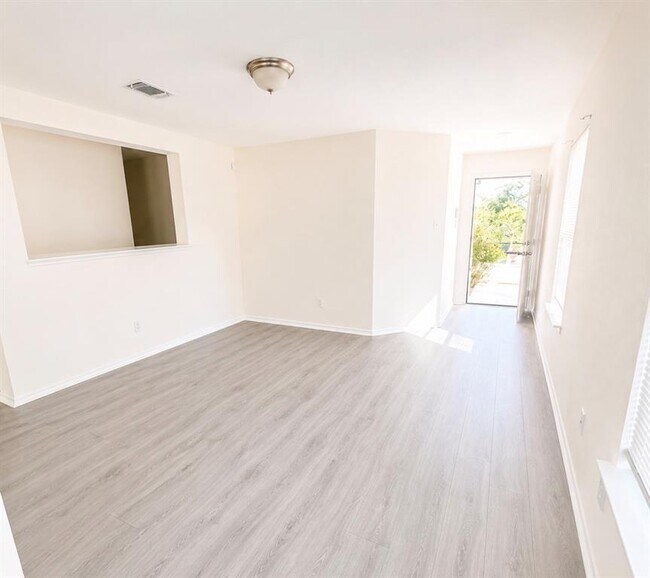 Photo - 13800 Benjamin Harrison St