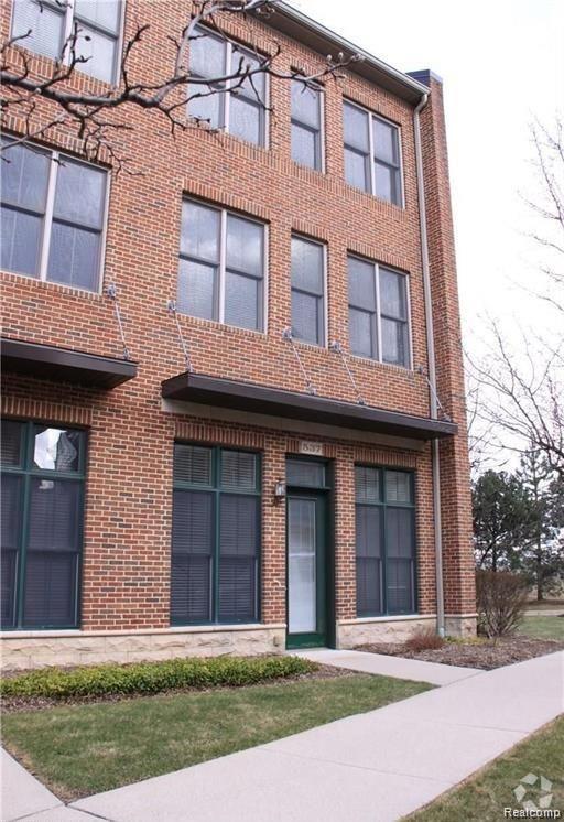 Building Photo - 537 Lewis St Rental