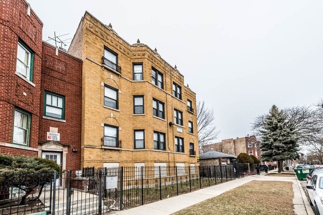 Building Photo - 7440 S Phillips