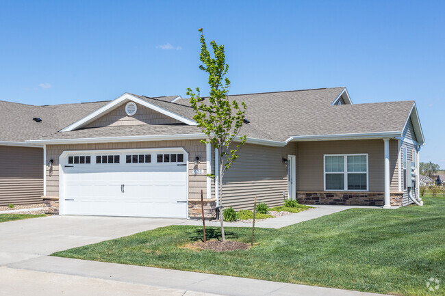 Redwood Waukee Douglas Parkway - Redwood Waukee Douglas Parkway Townhomes