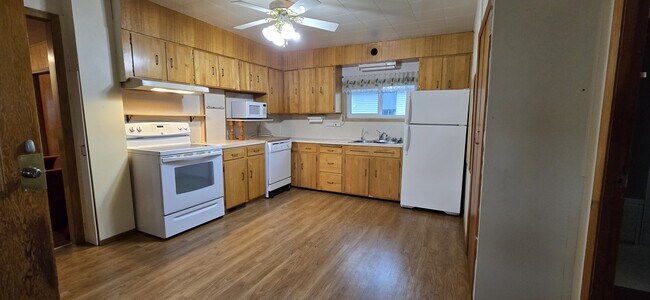 Photo - 502-502 2 St W