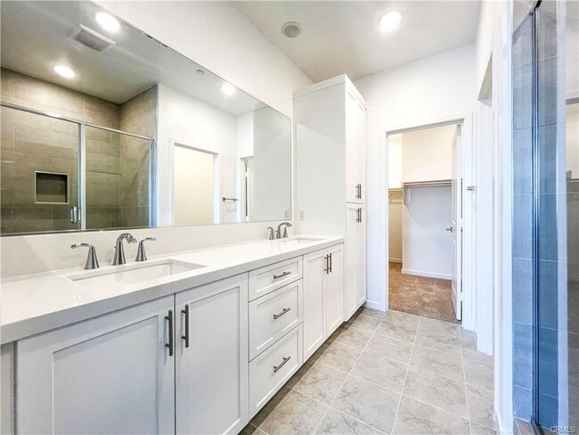 Building Photo - 22019 Florence Cir Rental