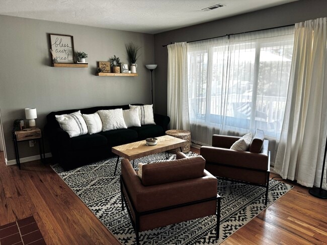 Photo - 217 Eastwood Dr