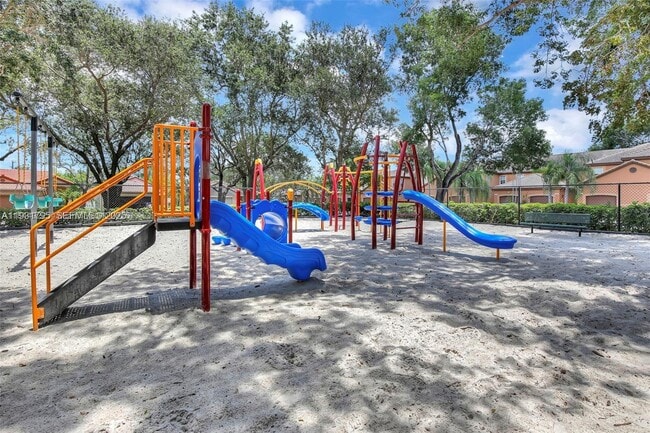 Photo - 1525 Estancia Cir