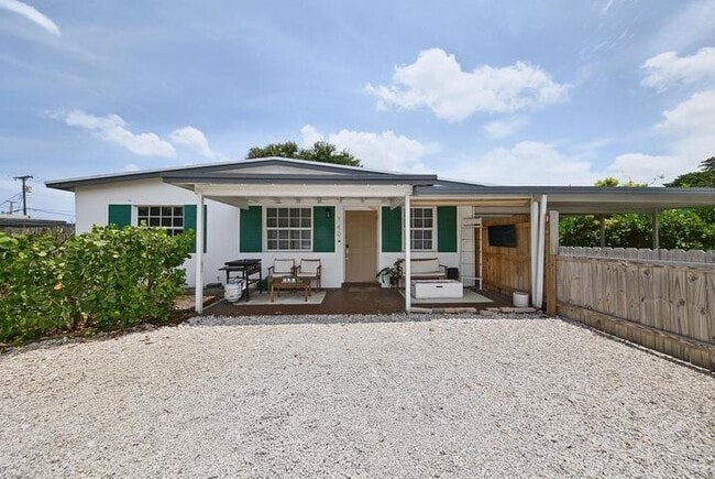 Photo - 140 SE 9th Ave