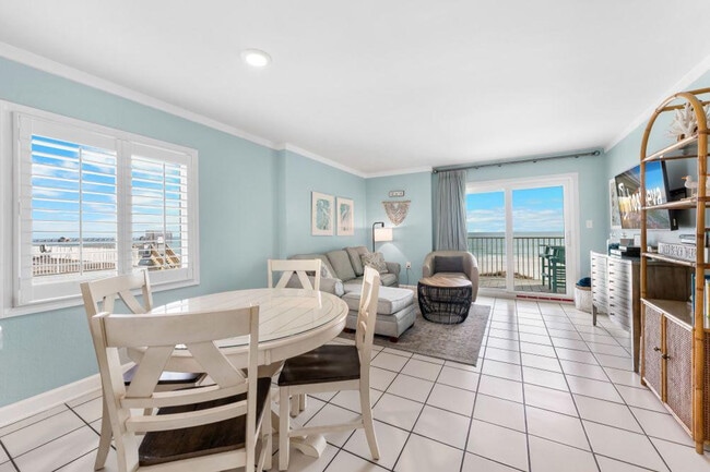Building Photo - 517 E Beach Blvd Rental