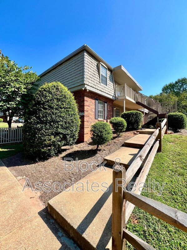 Photo - 3826-A Country Club Road