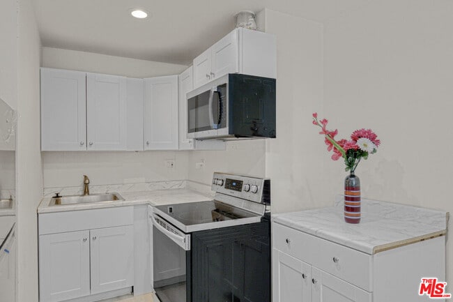 Photo - 7705 Baird Ave