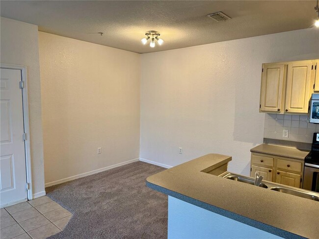 Photo - 1125 Lake Shadow Cir Unidad 5107