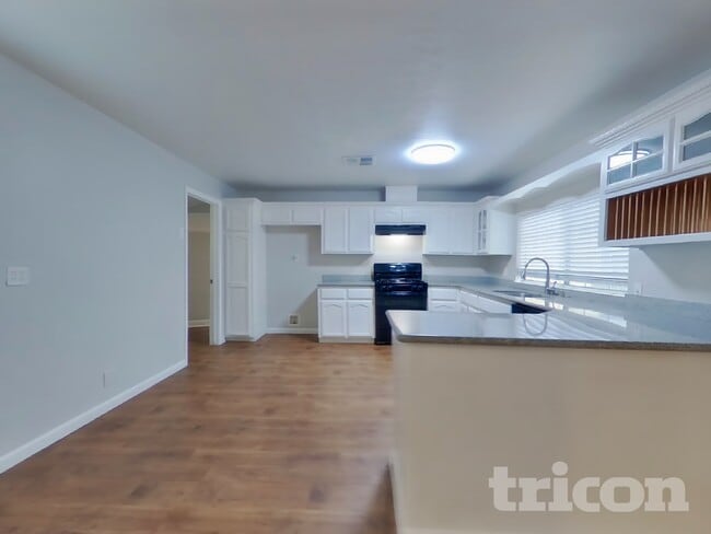 Photo - 304 Robert St