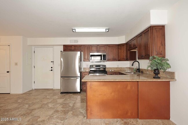 Photo - 7910 E Camelback Rd Unidad 311