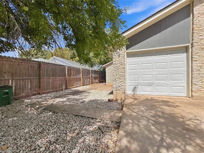 1012 Fieldwood Dr