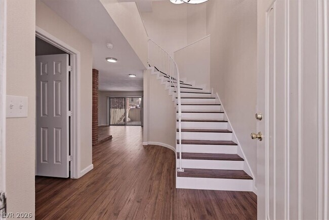 2410 Pickwick Dr
