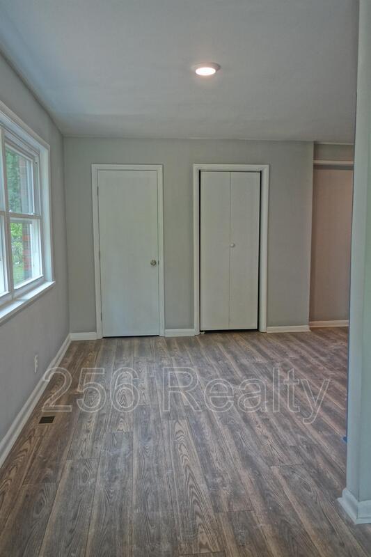 Photo - 2927 Holiday Dr SW