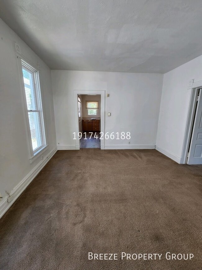 Photo - 323 Champion St