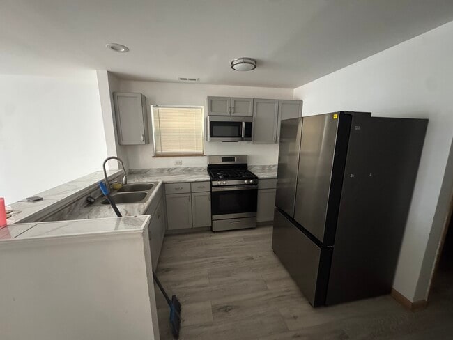 Photo - 7653 S Green St