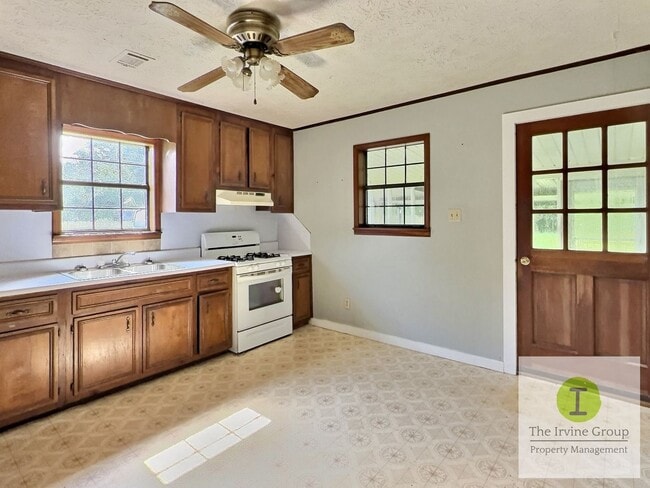Photo - 3 Bed, 2 Full Bath - Country Charm with Modern Updates Near Prattville and Maxwell AFB