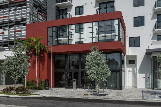 Photo - 221 SW 12th St Unidad 508