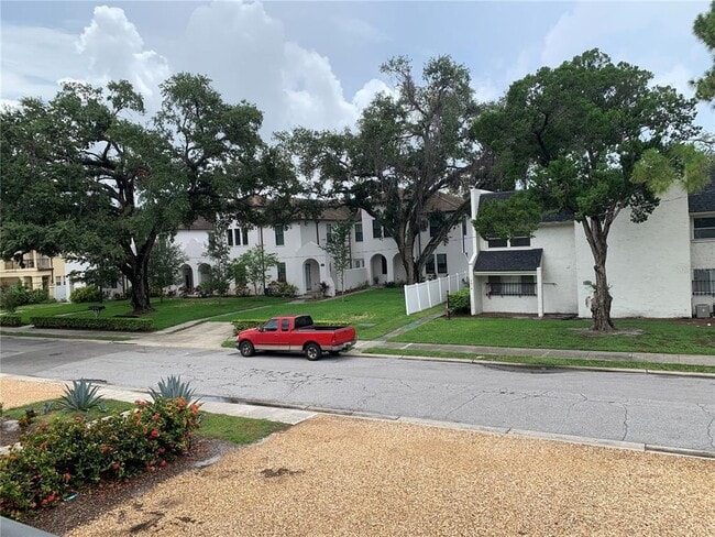 4611 W Fig St Unit 210