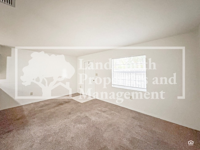 Photo - 815 W Carole St