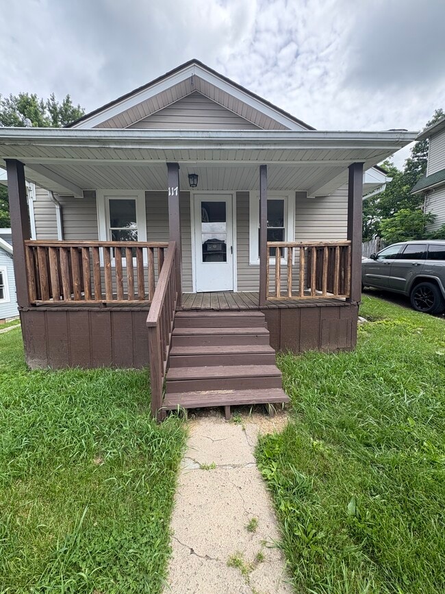 Front - 117 Clyde St Casa