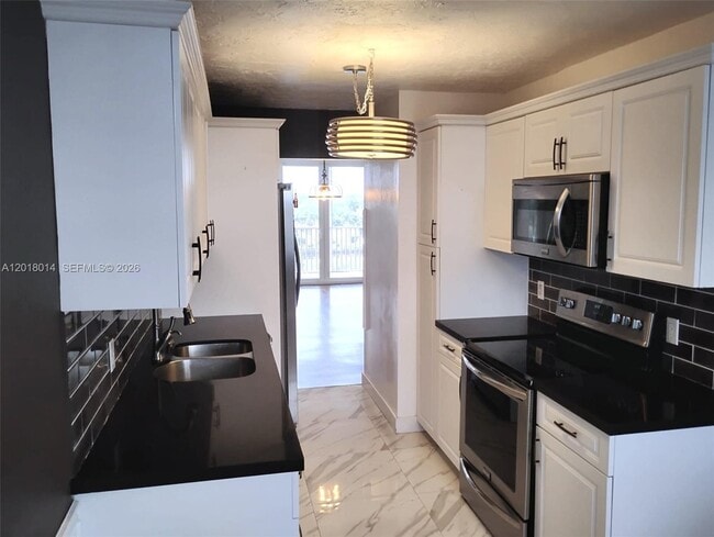 Building Photo - 250 Jacaranda Dr Unit 608