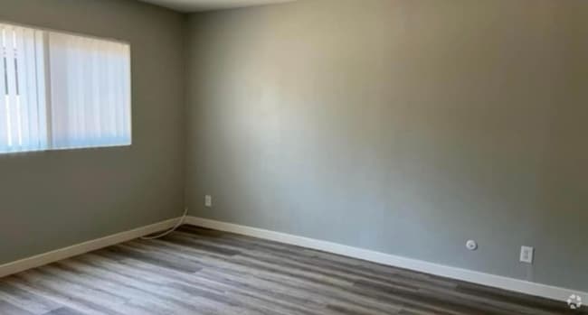 Building Photo - 8820 Owensmouth Ave Rental