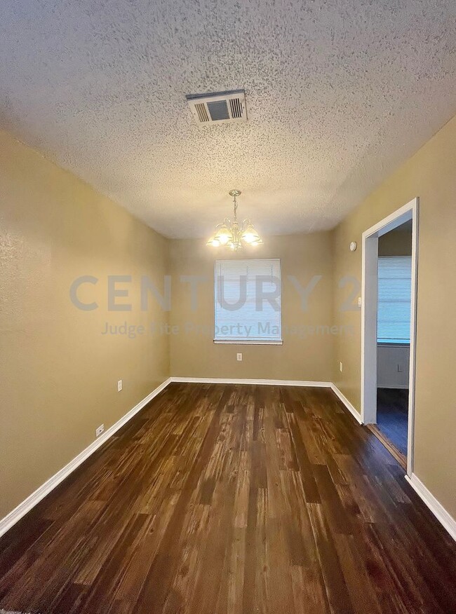 Photo - Nice 3/1.5 with 2 Car Carport in Dallas For Rent!