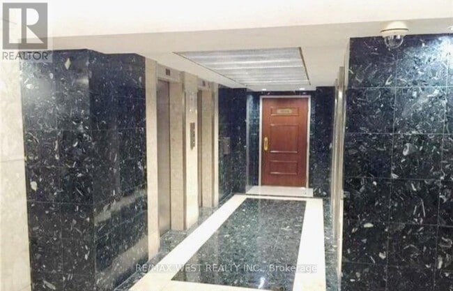 Photo - 60 Pavane Linkway Unit 812